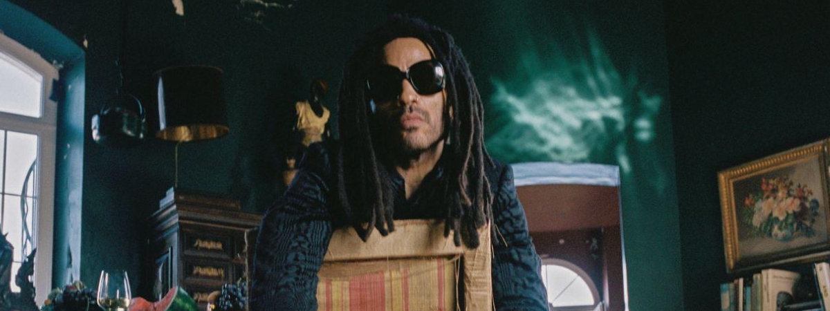 Com pouca roupa, e muita sedução, Lenny Kravitz lança novo clipe