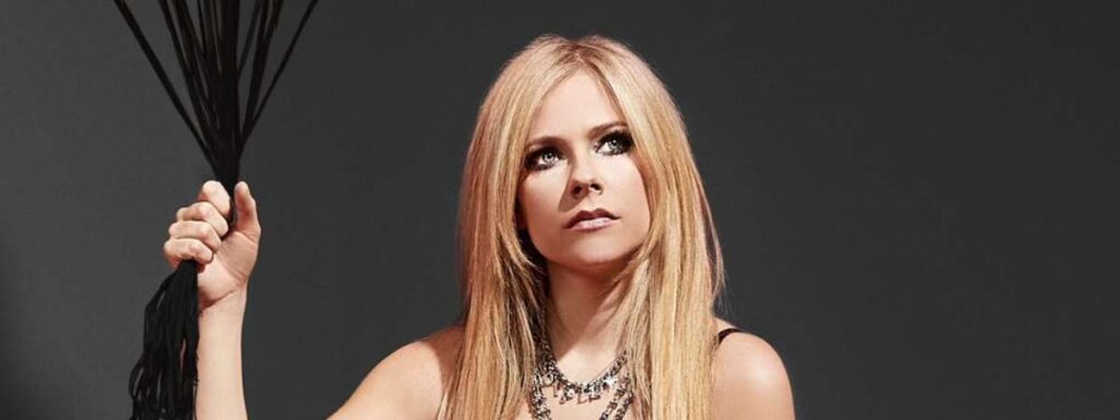 Avril Lavigne posando para foto